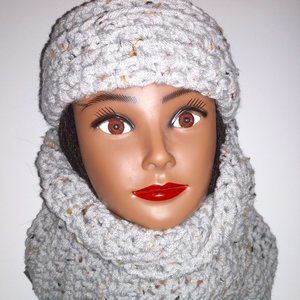 SALE! Serenity and Luxe Thick Tweed Beanie & Cowl Set in Light Gray